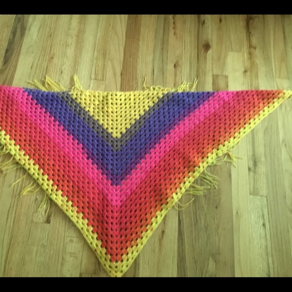 Handmade crocheted top - Picture 3 of 6